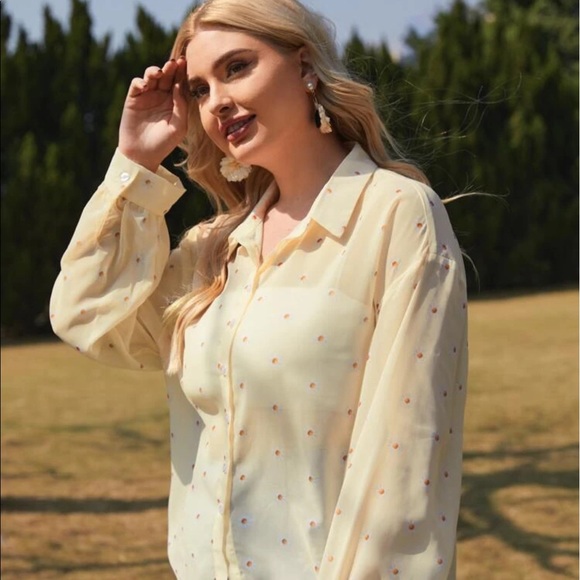 Yellow blouse with flowers - Picture 2 of 3